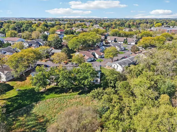 317 Castle Oaks Crossing, Waunakee, WI 53597