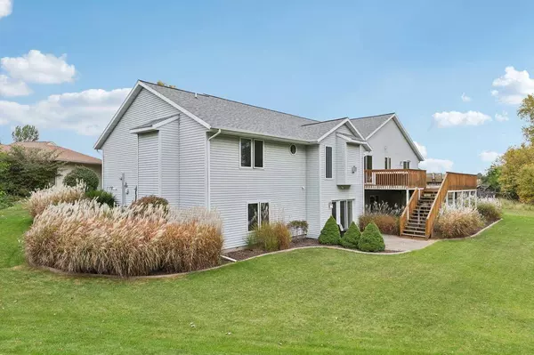 919 Lochmoore Drive, Waunakee, WI 53597