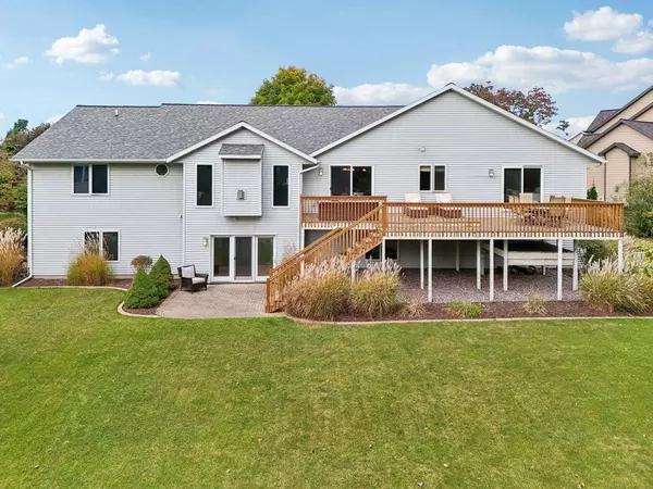 919 Lochmoore Drive, Waunakee, WI 53597