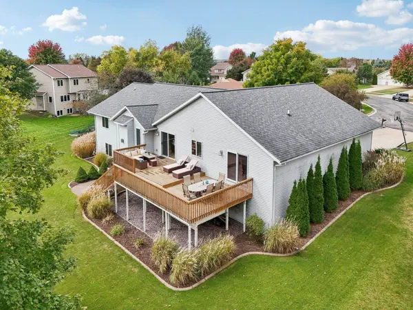 919 Lochmoore Drive, Waunakee, WI 53597