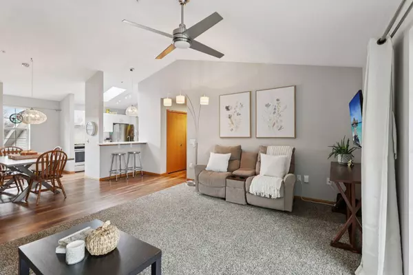 275 Kearney Way, Waunakee, WI 53597