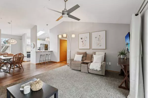 275 Kearney Way, Waunakee, WI 53597