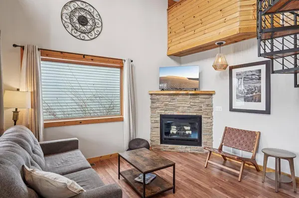 W9350 County Road V, Poynette, WI 53955