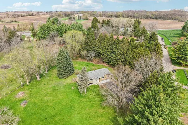 5963 Cherokee Valley Pass, Waunakee, WI 53597