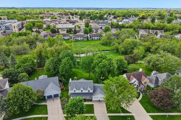 210 Fairbrook Drive, Waunakee, WI 53597