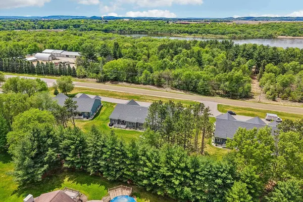 N842 Golf Road #4, Prairie Du Sac, WI 53578