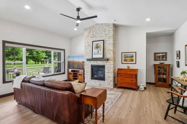 N842 Golf Road #4, Prairie Du Sac, WI 53578
