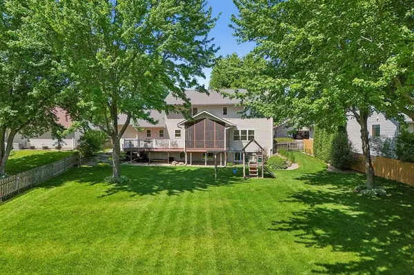 210 Fairbrook Drive, Waunakee, WI 53597