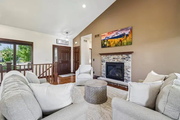 248 Greenway Circle, Deerfield, WI 53531