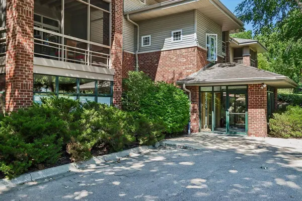 2820 Mickelson Parkway #302, Fitchburg, WI 53711