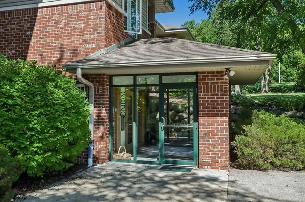 2820 Mickelson Parkway #302, Fitchburg, WI 53711