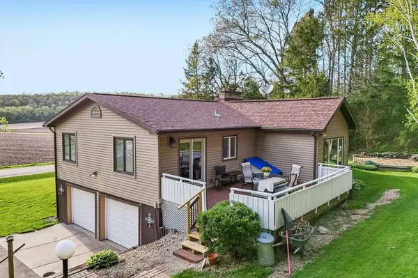 5030 S Valley Road, Black Earth, WI 53515