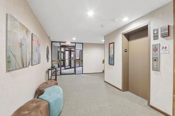 6302 Mineral Point Road #213, Madison, WI 53705
