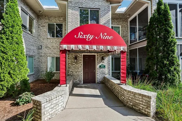 69 Cherokee Circle #103, Madison, WI 53704