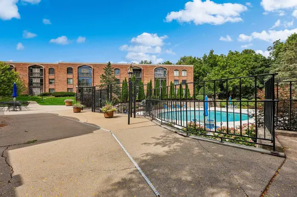 6302 Mineral Point Road #213, Madison, WI 53705