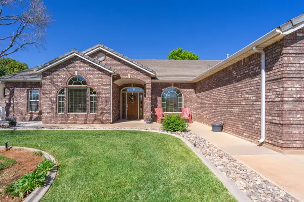 3734 W MITCHELL DR, Santa Clara, UT 84765