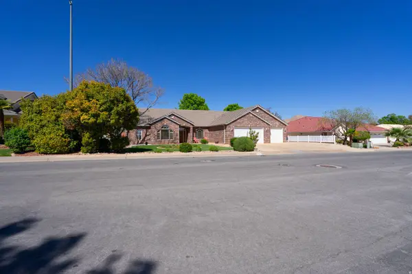 3734 W MITCHELL DR, Santa Clara, UT 84765