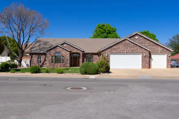3734 W MITCHELL DR, Santa Clara, UT 84765