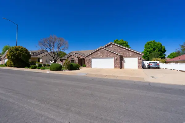 3734 W MITCHELL DR, Santa Clara, UT 84765
