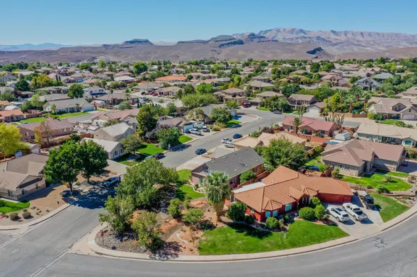 3450 Adobe DR, Santa Clara, UT 84765