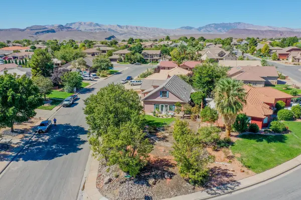 3450 Adobe DR, Santa Clara, UT 84765