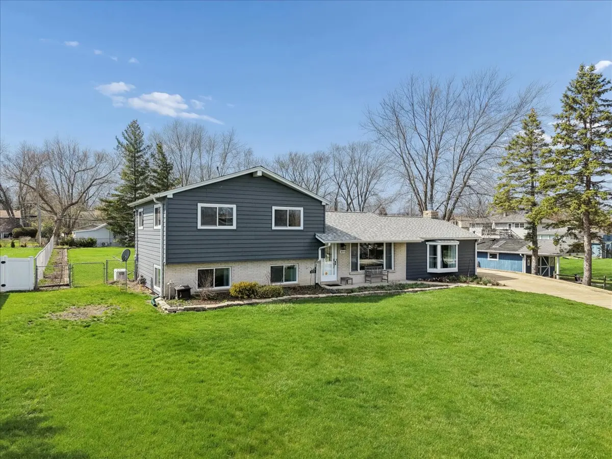 2N548 Pleasant Ave, Glen Ellyn, IL 60137-2853