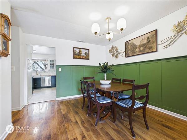 113 W Brandon Ct #E31, Palatine, IL 60067-3477