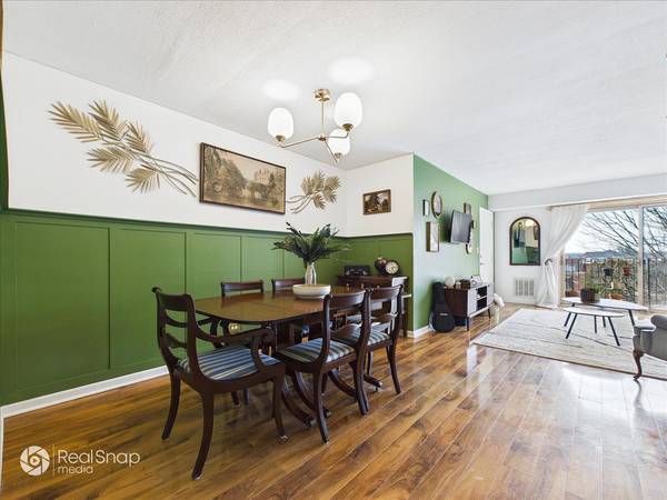 113 W Brandon Ct #E31, Palatine, IL 60067-3477