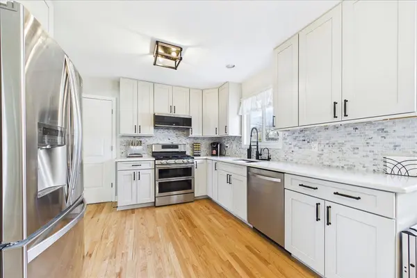 2N548 Pleasant Ave, Glen Ellyn, IL 60137-2853