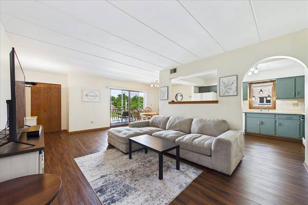 17979 Oak Park Ave #2N, Tinley Park, IL 60477-2085