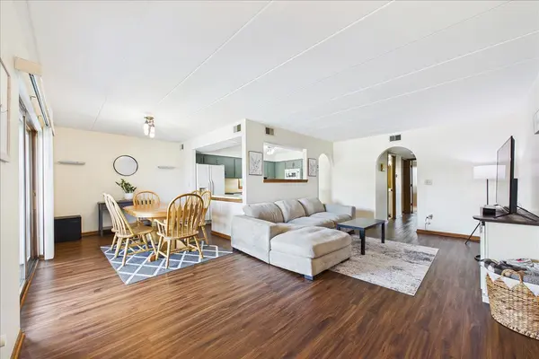 17979 Oak Park Ave #2N, Tinley Park, IL 60477-2085