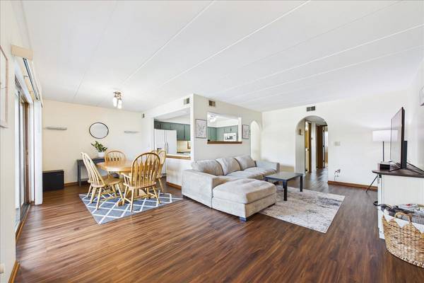 17979 Oak Park Ave #2N, Tinley Park, IL 60477-2085
