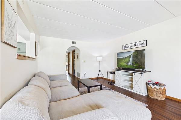 17979 Oak Park Ave #2N, Tinley Park, IL 60477-2085