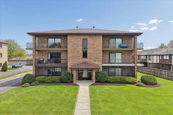 17979 Oak Park Ave #2N, Tinley Park, IL 60477-2085