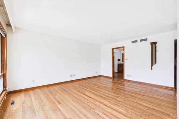 2N356 Euclid Ave, Glen Ellyn, IL 60137-2830