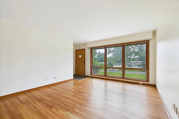2N356 Euclid Ave, Glen Ellyn, IL 60137-2830