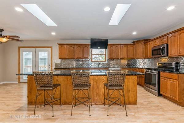 1629 Larry LN, Glendale Heights, IL 60139