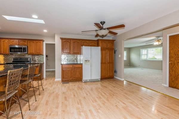 1629 Larry LN, Glendale Heights, IL 60139