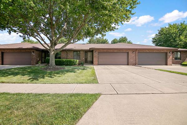 895 Shagbark RD #44C, New Lenox, IL 60451