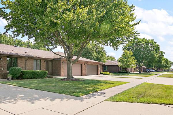 895 Shagbark RD #44C, New Lenox, IL 60451