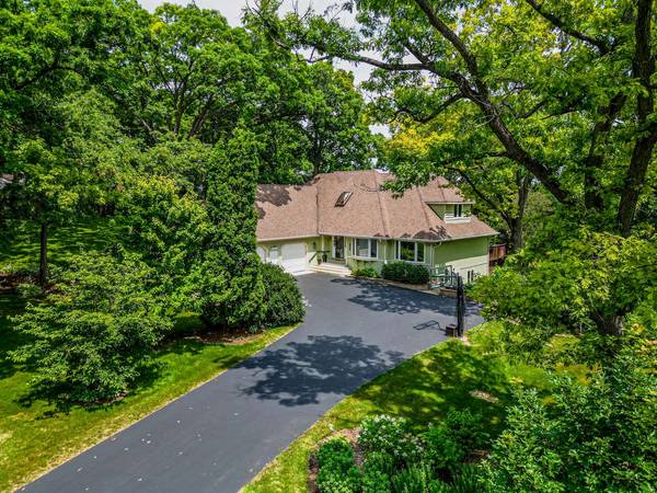 28W520 Pamela CT, West Chicago, IL 60185