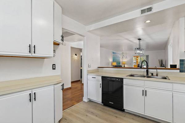 2382 Blue Spruce LN, Aurora, IL 60502