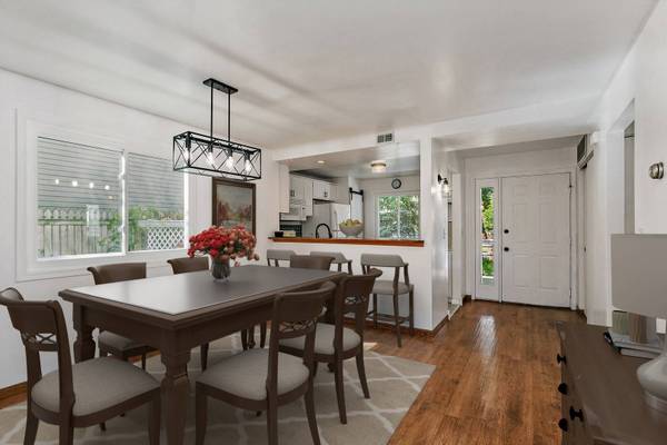 2382 Blue Spruce LN, Aurora, IL 60502