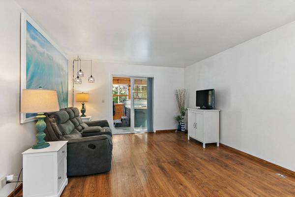 2382 Blue Spruce LN, Aurora, IL 60502