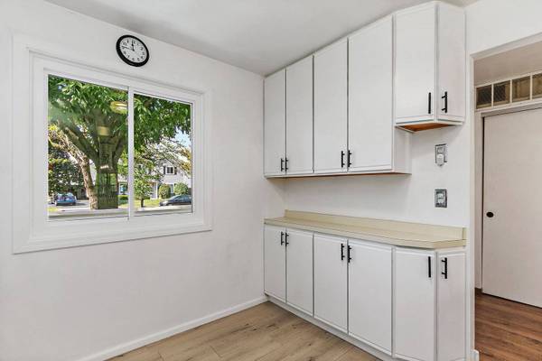 2382 Blue Spruce LN, Aurora, IL 60502