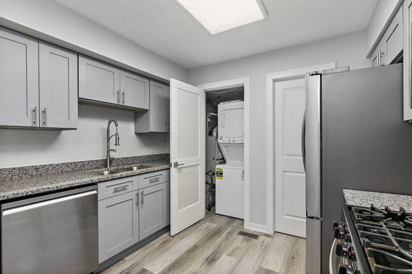 1311 Kingsbury DR #E, Hanover Park, IL 60133