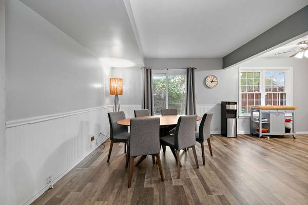 29W477 Blackthorn LN, Warrenville, IL 60555