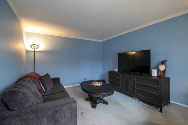 29W477 Blackthorn LN, Warrenville, IL 60555