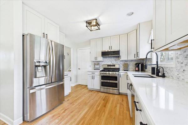 2N548 Pleasant AVE, Glen Ellyn, IL 60137