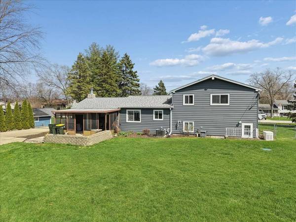 2N548 Pleasant AVE, Glen Ellyn, IL 60137